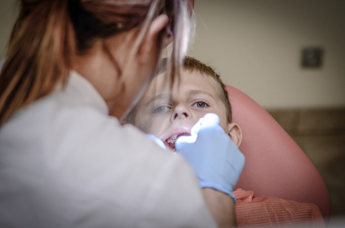 person-people-woman-portrait-child-dentist-1335587-pxhere.com_-1200x795.jpg